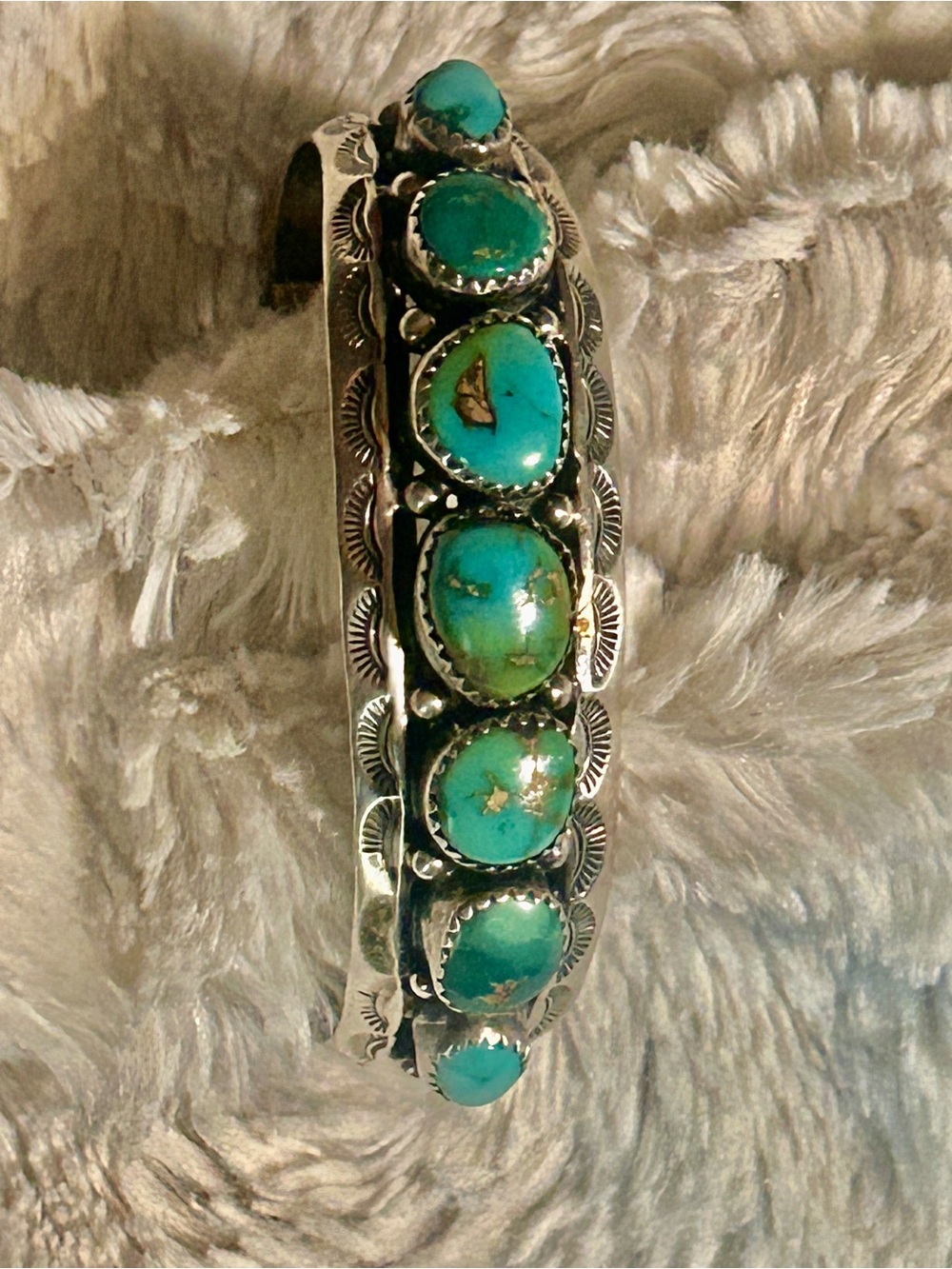 Navajo signed Tsinnie turquoise cuff bracelet - Picture 13 of 15